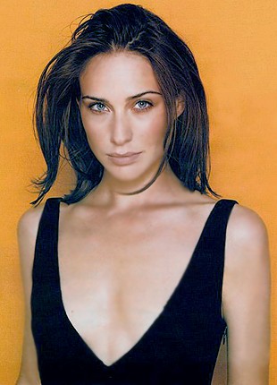   (Claire Forlani)